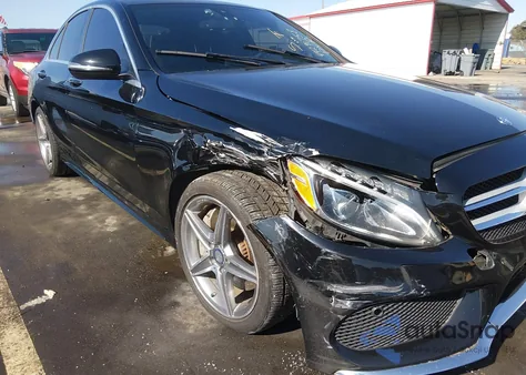 2016 Mercedes-Benz C 300 Sport 4Matic z USA, uszkodzony, nr VIN 55SWF4KBXGU160962
